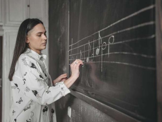 Empleo para profesor de música con francés