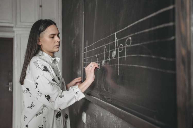 Empleo para profesor de música con francés Empleo para profesor de música con francés
