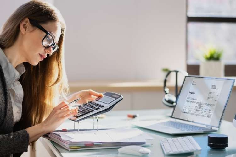 Oferta de empleo para profesor de finanzas y contabilidad