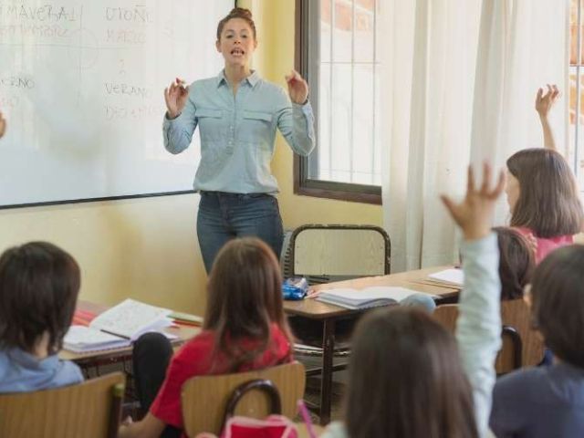 Oferta de empleo para profesor de primaria