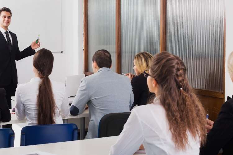 Trabajo como profesor en grado superior de comercio