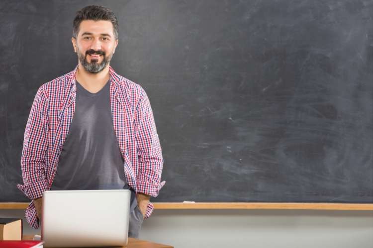 Vacante para profesor de valenciano y español Vacante para profesor de valenciano y español