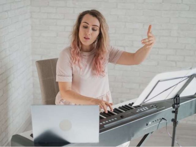 Empleo como profesor con doctorado en música