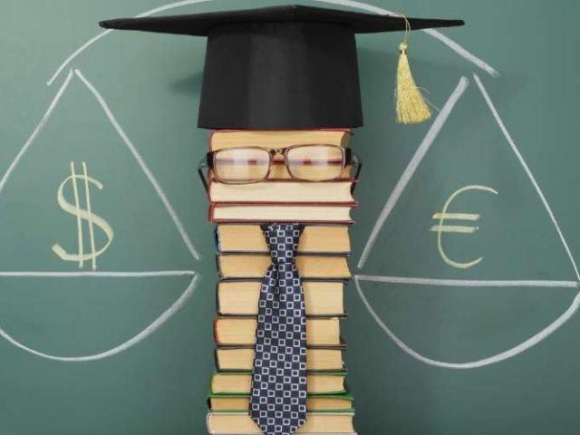 Empleo como profesor de economía