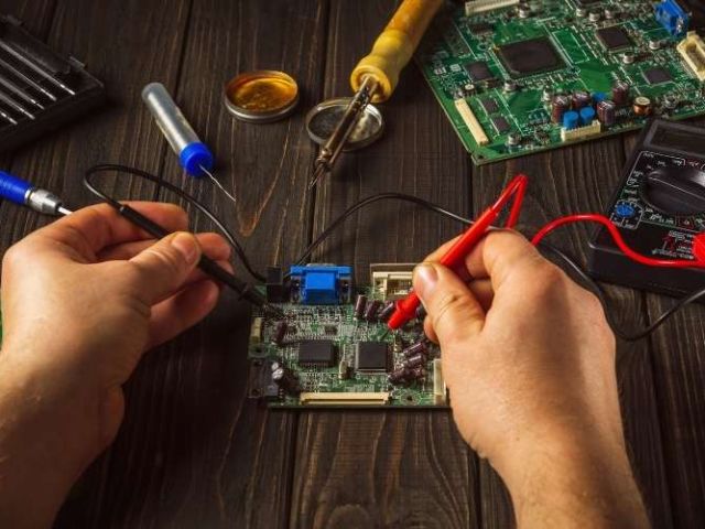 Empleo como profesor de electrónica