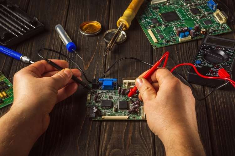 Empleo como profesor de electrónica