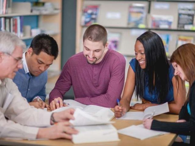 Oferta de trabajo como formador de profesores bilingües