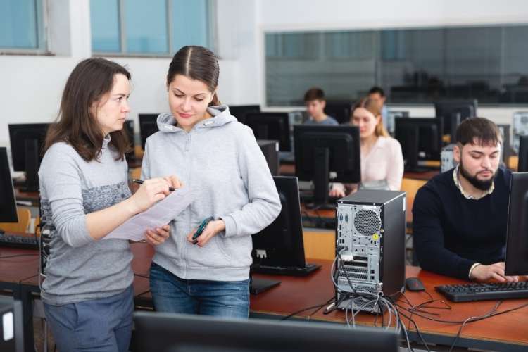 Oferta de trabajo para profesor con doctorado en ingeniería informática Oferta de trabajo para profesor con doctorado en ingeniería informática