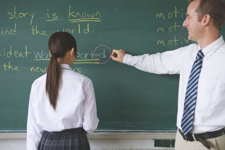 Oferta de trabajo para profesor de primaria con inglés
