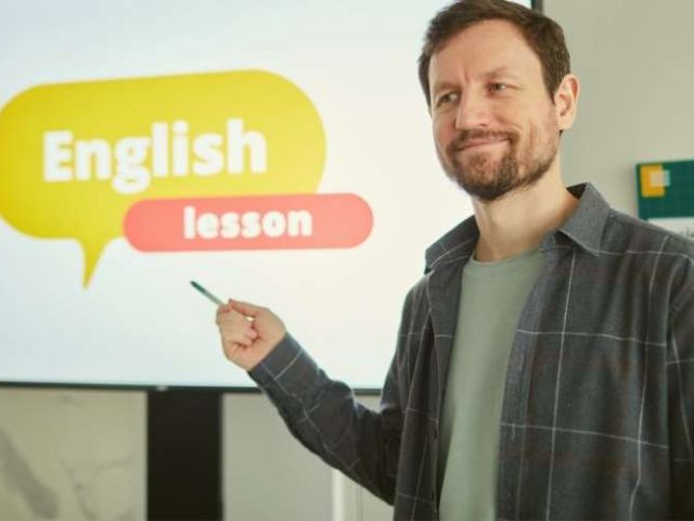 Trabaja como maestro de inglés