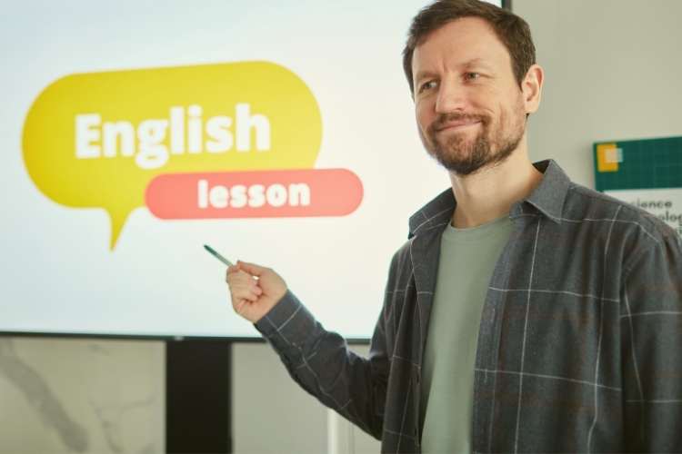 Trabaja como maestro de inglés