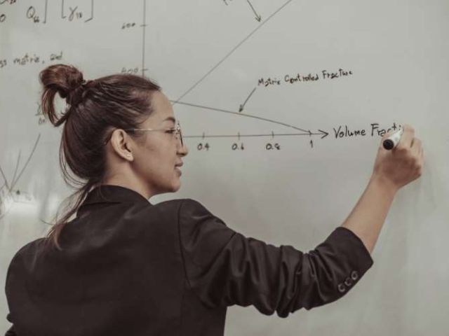 Trabaja como profesor de Matemáticas