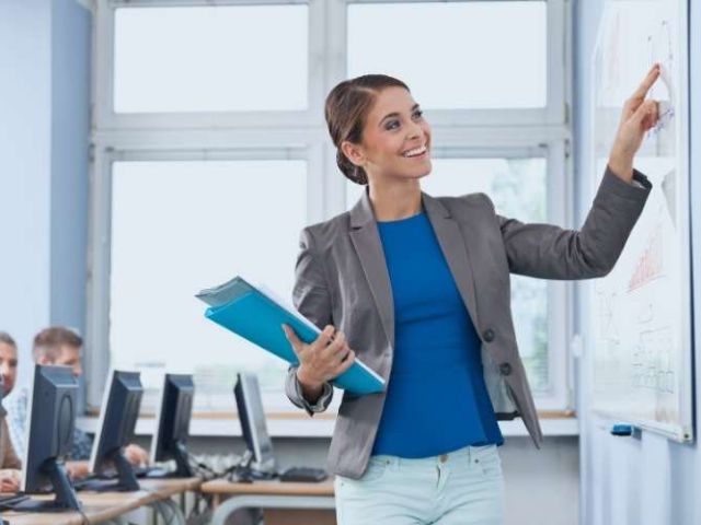Trabaja para profesor del ámbito científico