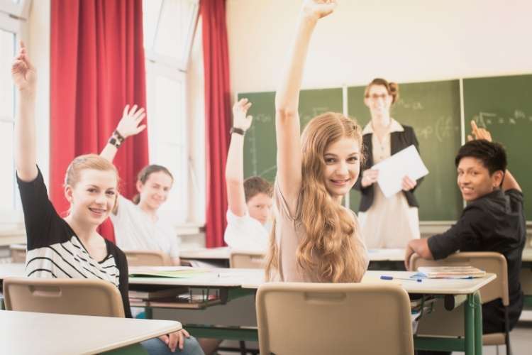 Trabajo para profesor de catalán y castellano