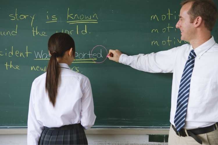 Vacante profesor de lengua castellana y/o inglés