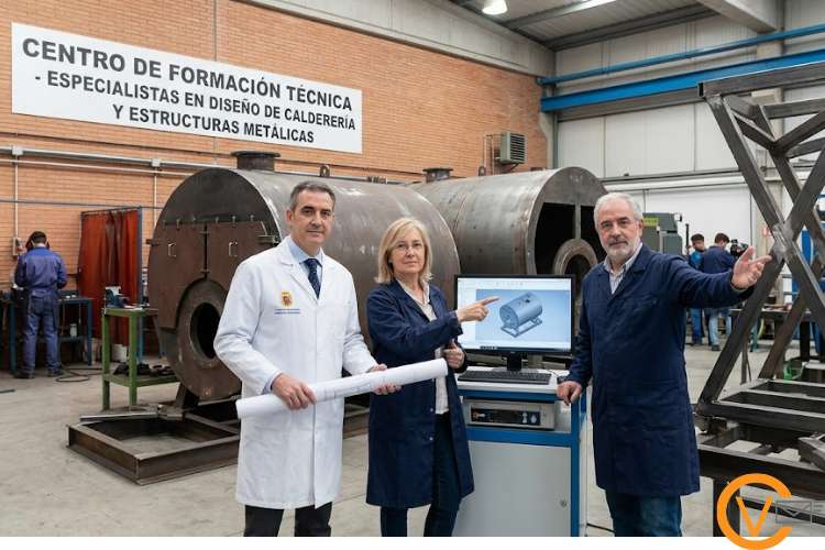 Trabaja como docente para diseño de calderería y estructuras metálica