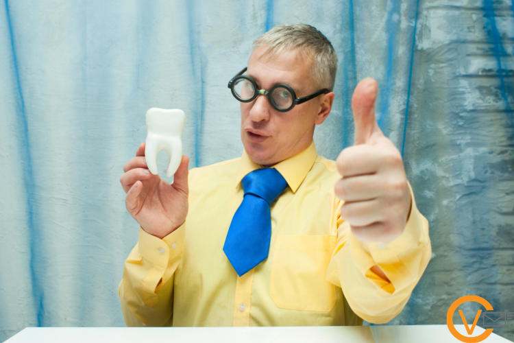 Trabaja como profesor de odontología