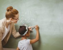 Trabaja como profesor de inglés en Alicante
