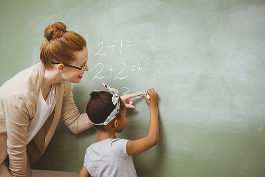 nueva vacante de profesor de matemáticas en Granada. Entra y descubre como trabajar de profesor en Granada