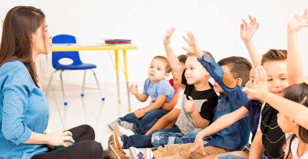 Elaboración y envío del curriculum a colegios Elaboración y envío del curriculum a colegios