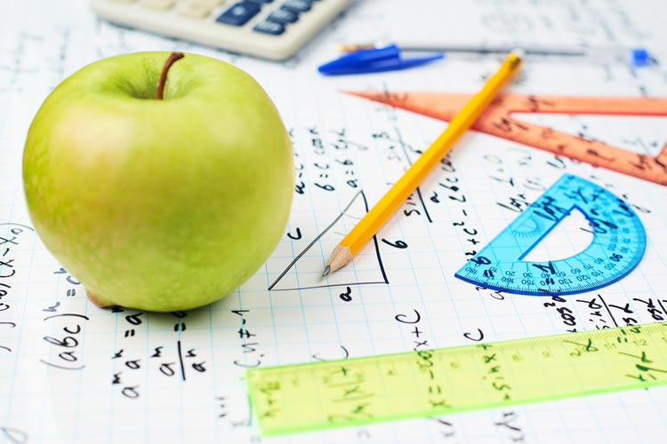 Trabajo como profesor de matemáticas, tecnología y dibujo técnico