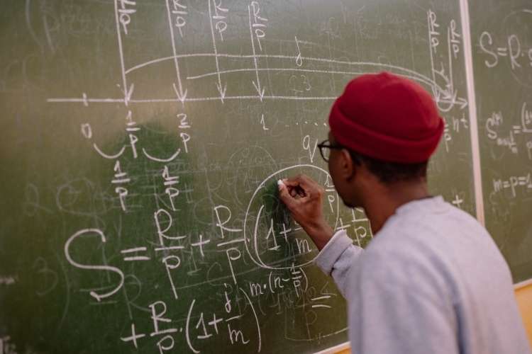 Trabajo para profesor de matemáticas y física
